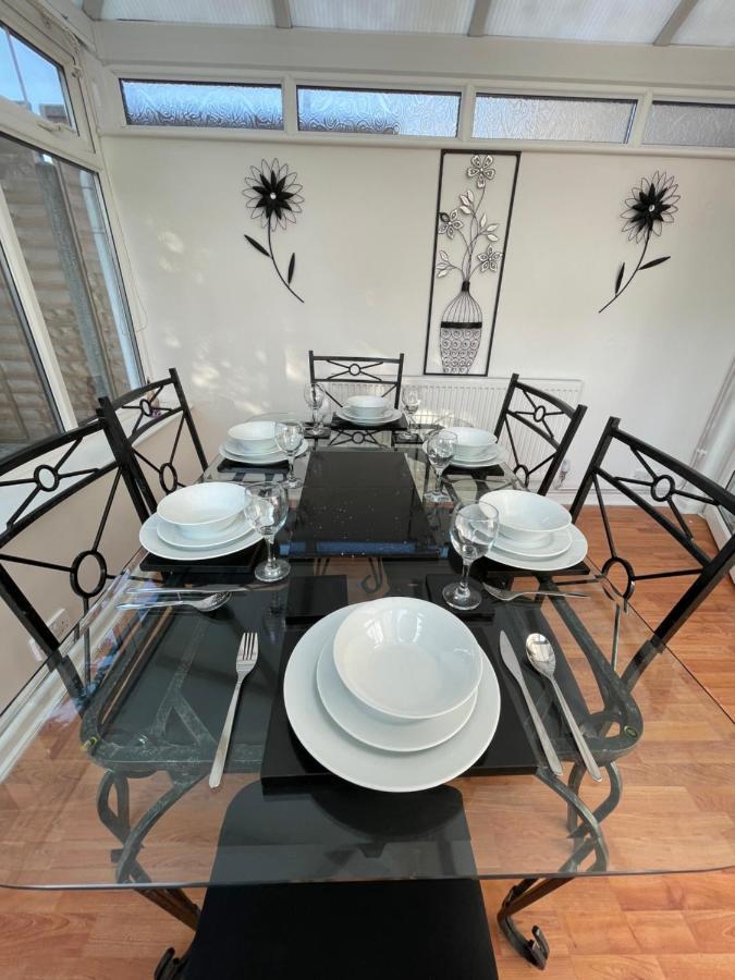 Alder House - A Modern Vibrant 4 Bedroom House Marston Green Eksteriør bilde